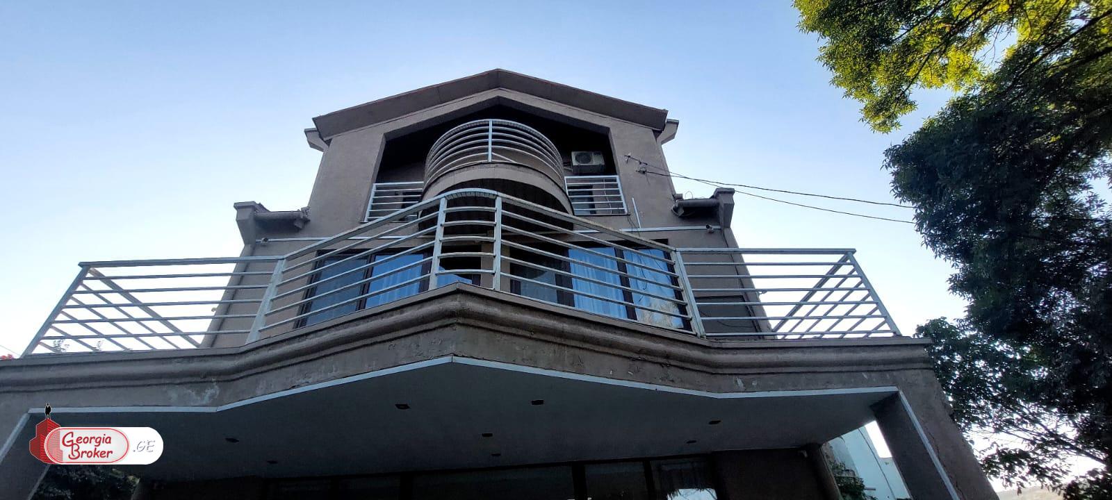 продается дом с новым ремонтом 7-комнат